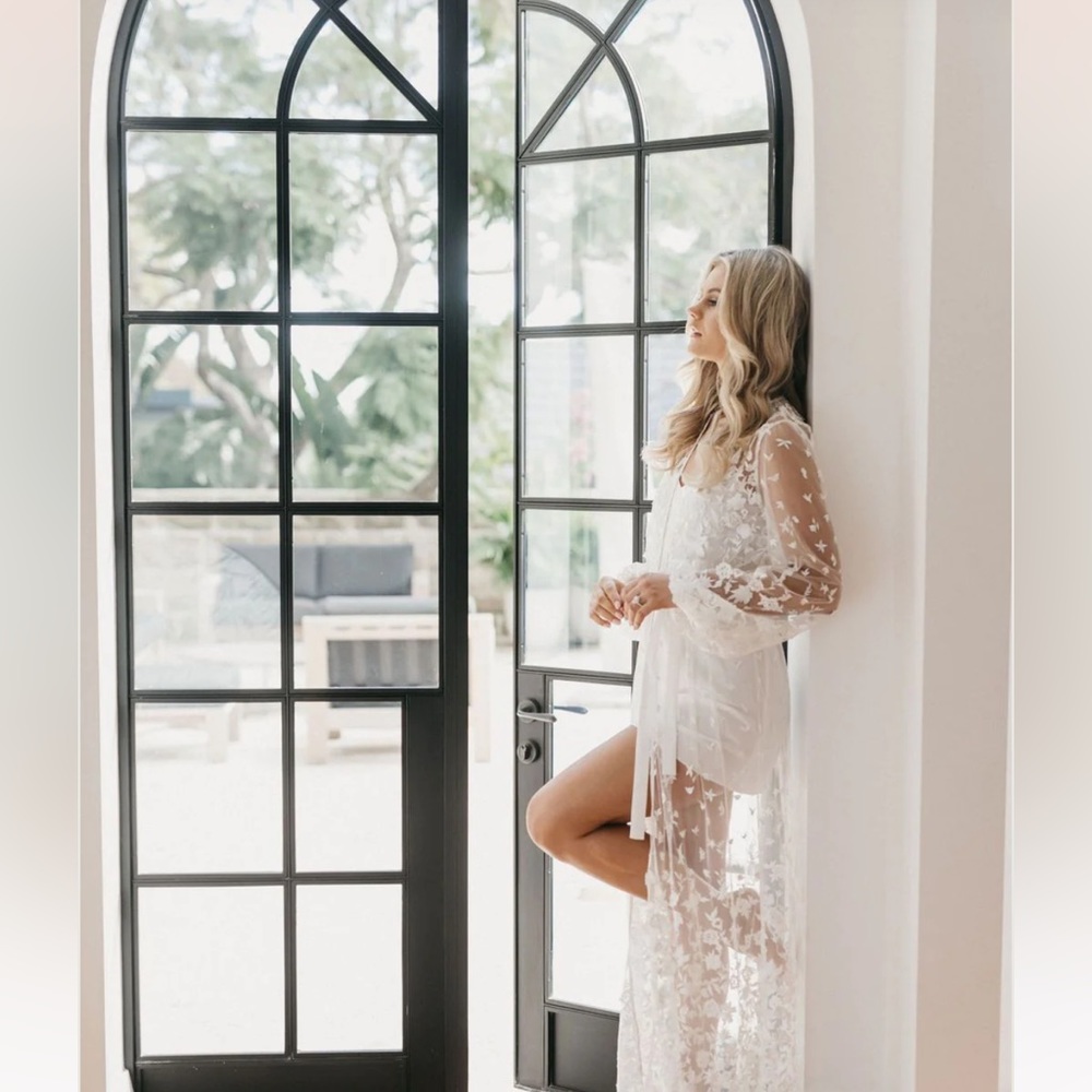 Le rose bridal robe size sm/medium - worn once